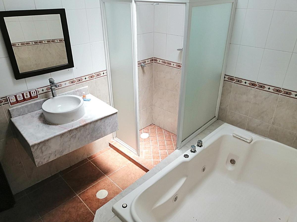 Hotel Aquiles Guadalajara Esterno foto